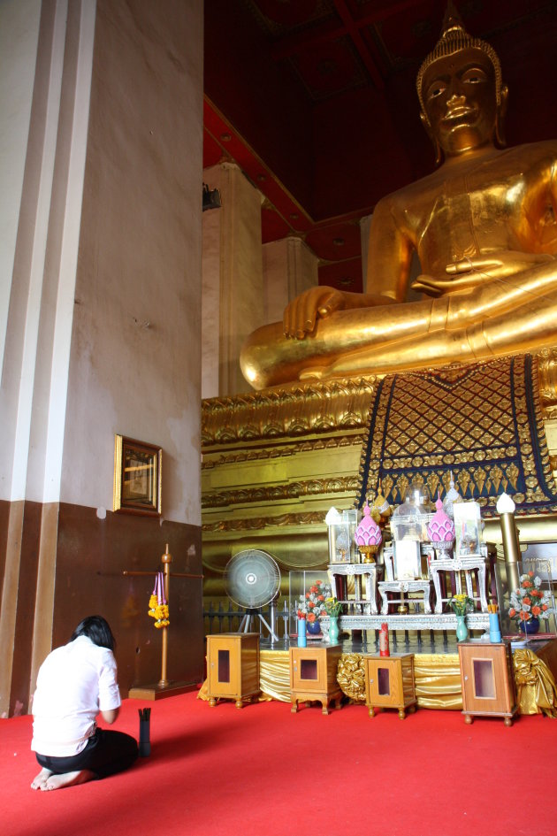 Viharn Phra Mongkol Bophit