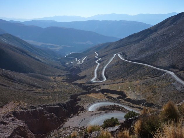 Kronkelen door de Andes