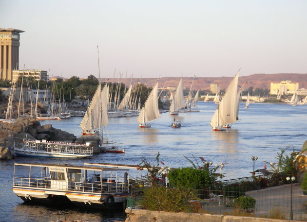 file-varen op de Nijl bij Aswan