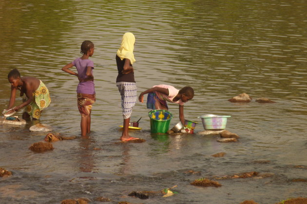Wassen in de rivier in Niokolo Koba NP