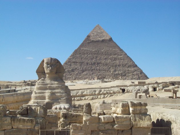 Sphinx met piramide