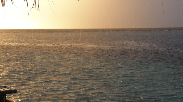ook op de Malediven kan het regenen