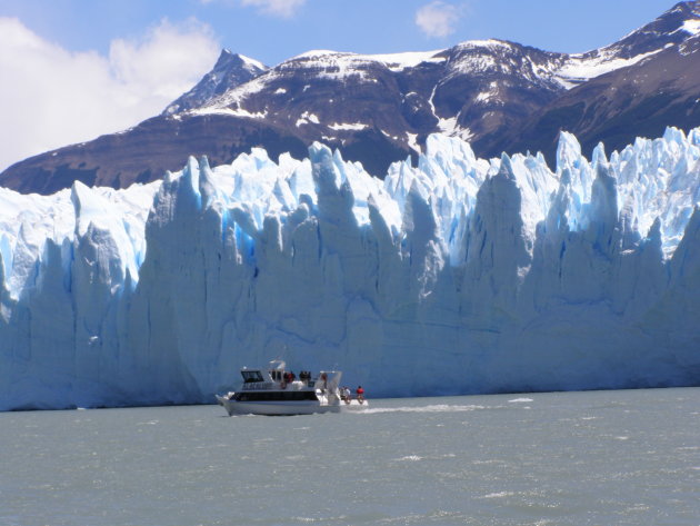 met de boot langs de Perito Moreno