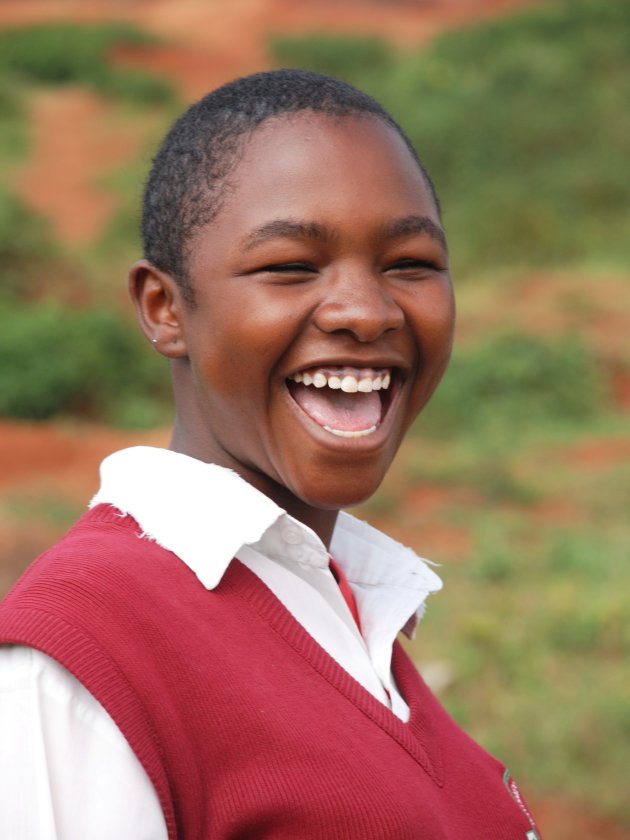 Lachend meisje in Kenia