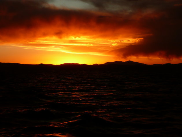 Zonsondergang op Titicacameer