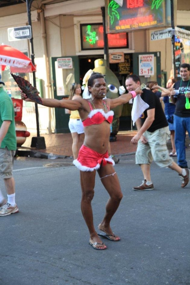 Verkeersregelaar tijdens Gay Parade in New Orleans