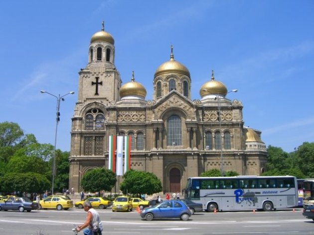 Gouden uien op de kerk in Varna