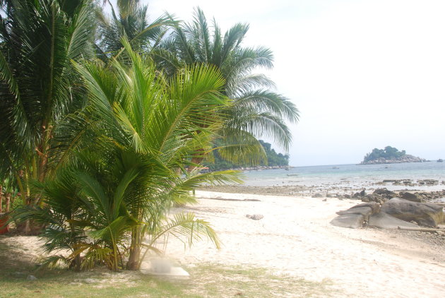 Het strand van Sanjay beach op Pulau Tioman