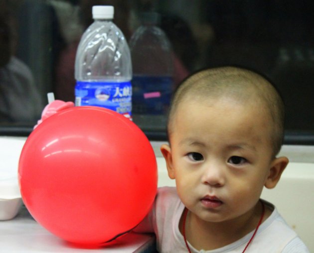 Chinees jongetje met een Nederlandse ballon