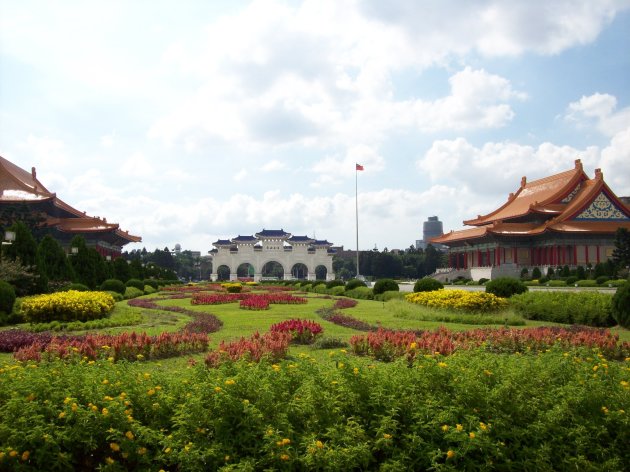 Boog bij Chiang Kai-shek Memorial Hall