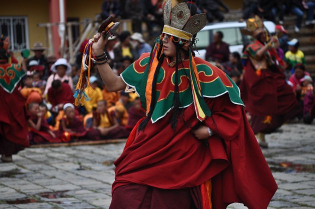 Danser tijdens een Tibetaans festival 