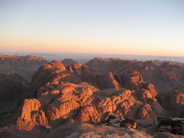 Opkomst van de zon gezien vanaf de berg waar Mohammed de tien geboden in ontvangst nam.