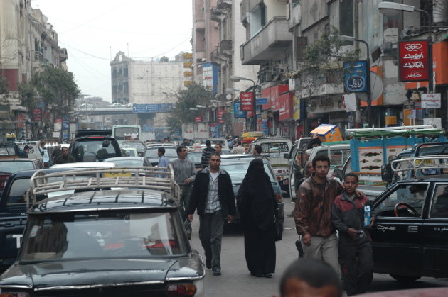 Drukke straatbeeld van Caïro.