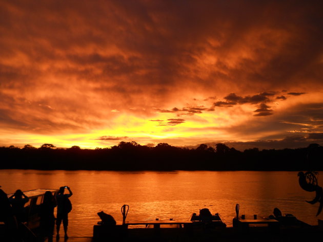 Prachtige zonsondergang in Tortuguero NP 