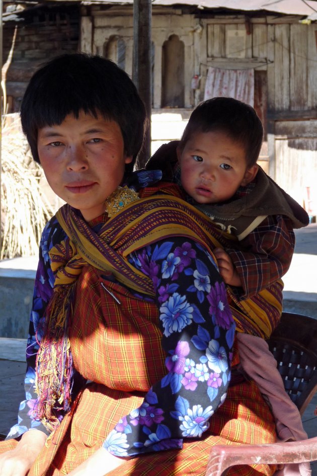 Bhutanese moeder met kind
