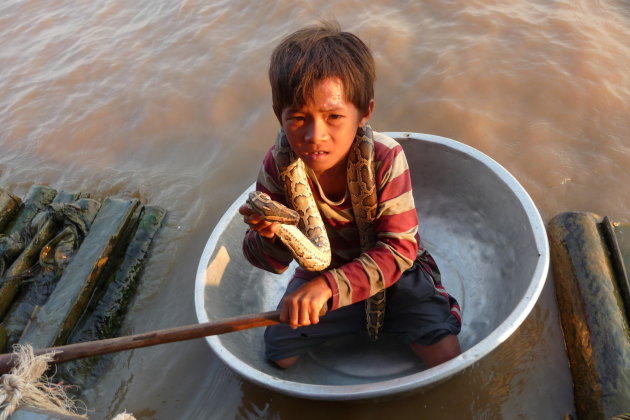 Jongetje op het Tonle Sap meer