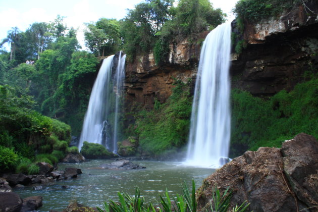 Twee watervallen bij het paradijselijke Iguazu National Park