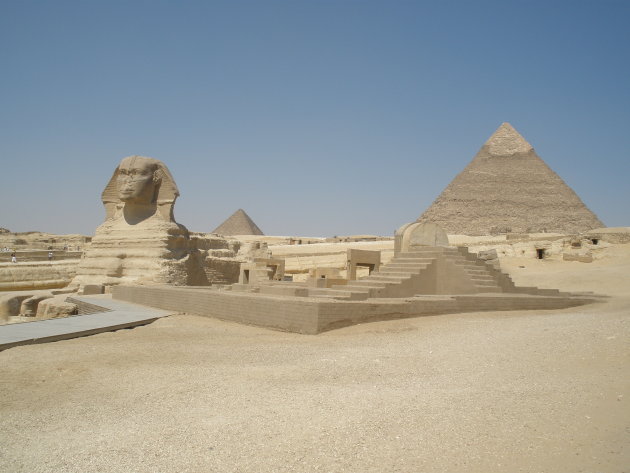 Sfynx en twee pyramiden