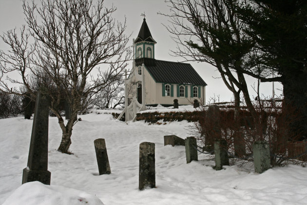 Kerkje in winterse sferen