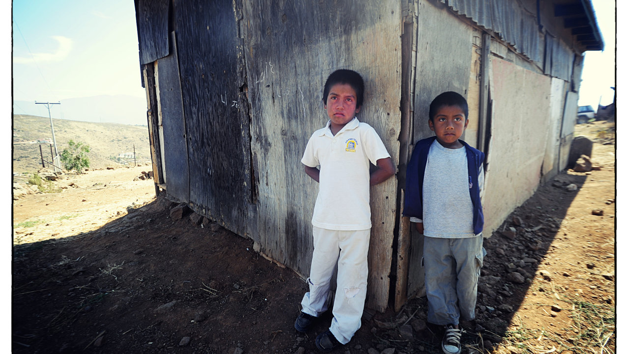 verveelde jongetjes in Ensenada