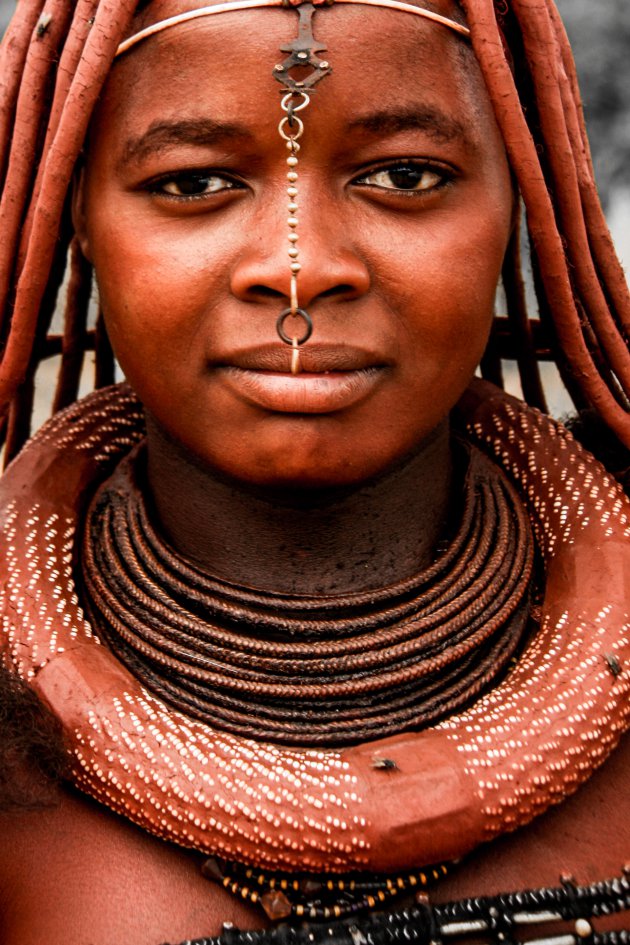 Himbavrouw op de achterbank