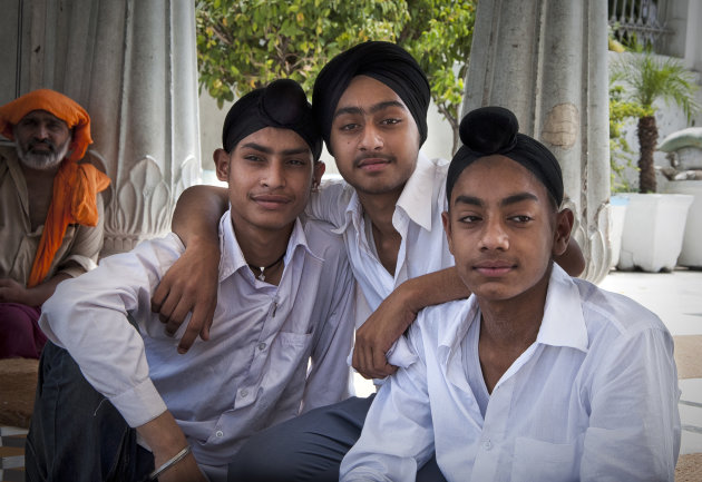 De jongemannen van de Sikh