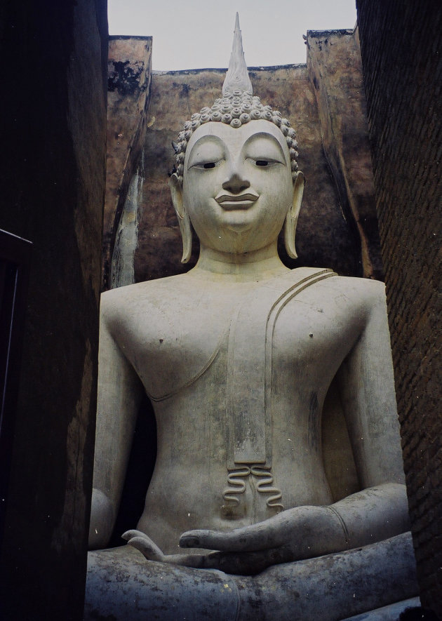 Sukhothai Buddha binnen