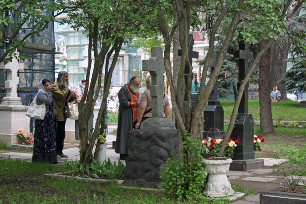 Begrafenisrite bij klooster Sergiev Posad