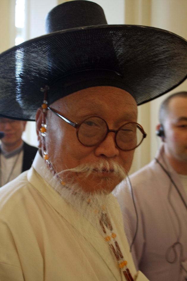 Koreaanse priester op bezoek in de Hermitage