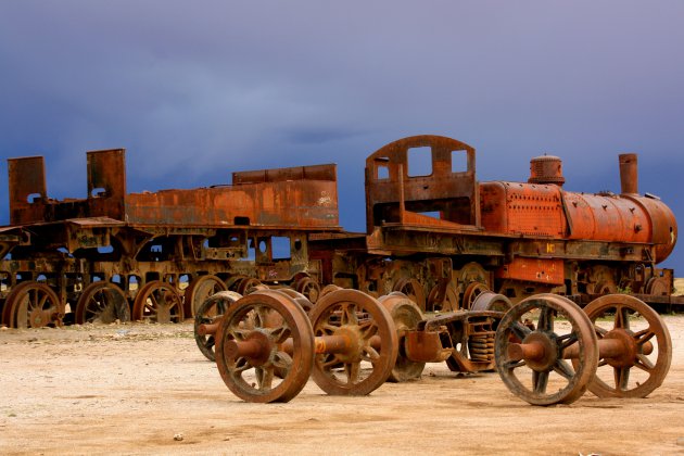 'Begraafplaats' voor oude treinen in Uyuni, Bolivia 