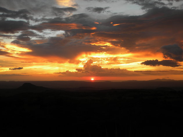 zonsondergang vanaf de Rincon de La Vieja berg