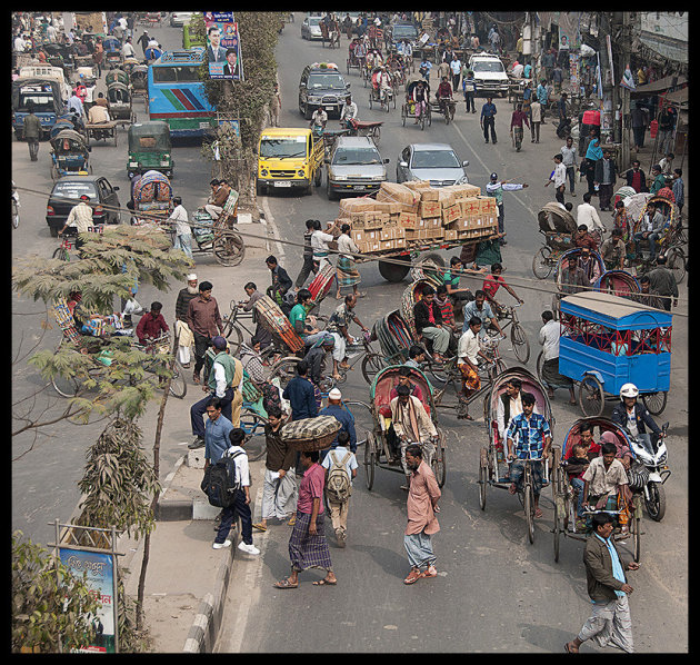 Five-lane traffic in Dhaka