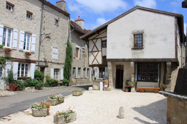 Charroux, middeleeuws dorpje.