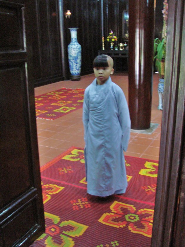 monnik in blauw habijt