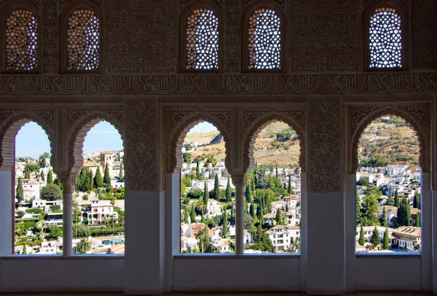 Binnen in het Alhambra