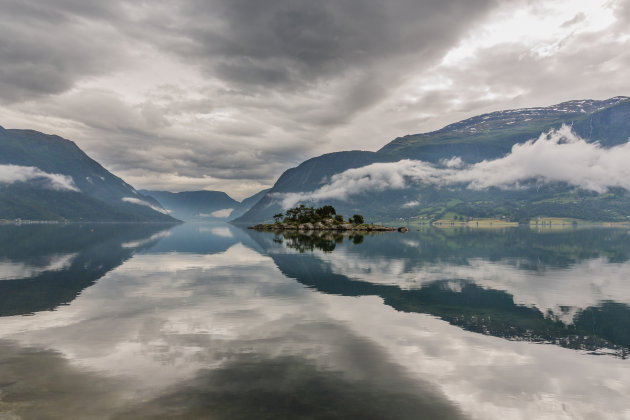 Fjord reflecties