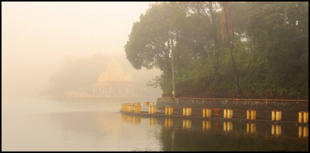 tempels in de mist