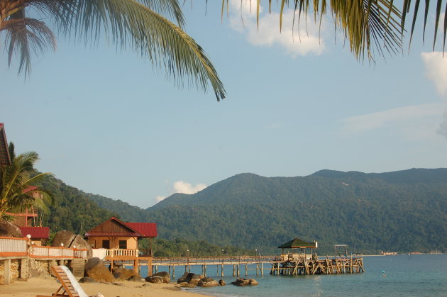 Uitzicht vanaf het strand: Jetty op Tioman Island
