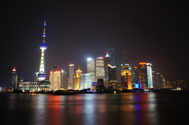 Skyline by night van Shanghai