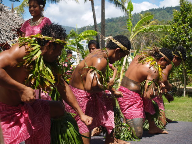 mannen dansen traditionele dansen van Samoa