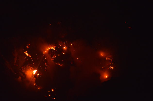 Telica vulkaan. Geen aarde bij nacht vanuit de ruimte maar lava in een actieve vulkaan