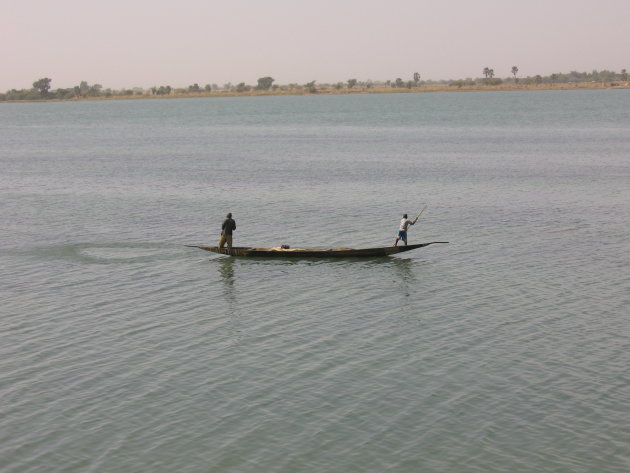 Bozo man op de rivier de Niger