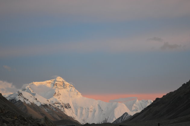 Mount Everest bij zonsondergang