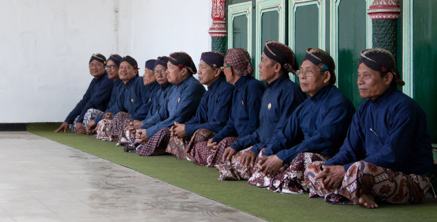 De medewerkers van het keizerlijk paleis in Yogyakarta
