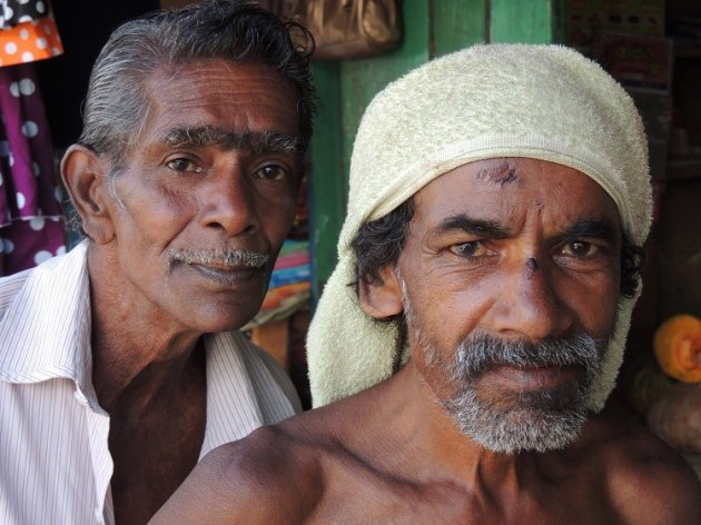 Twee poserende Sri Lankanen