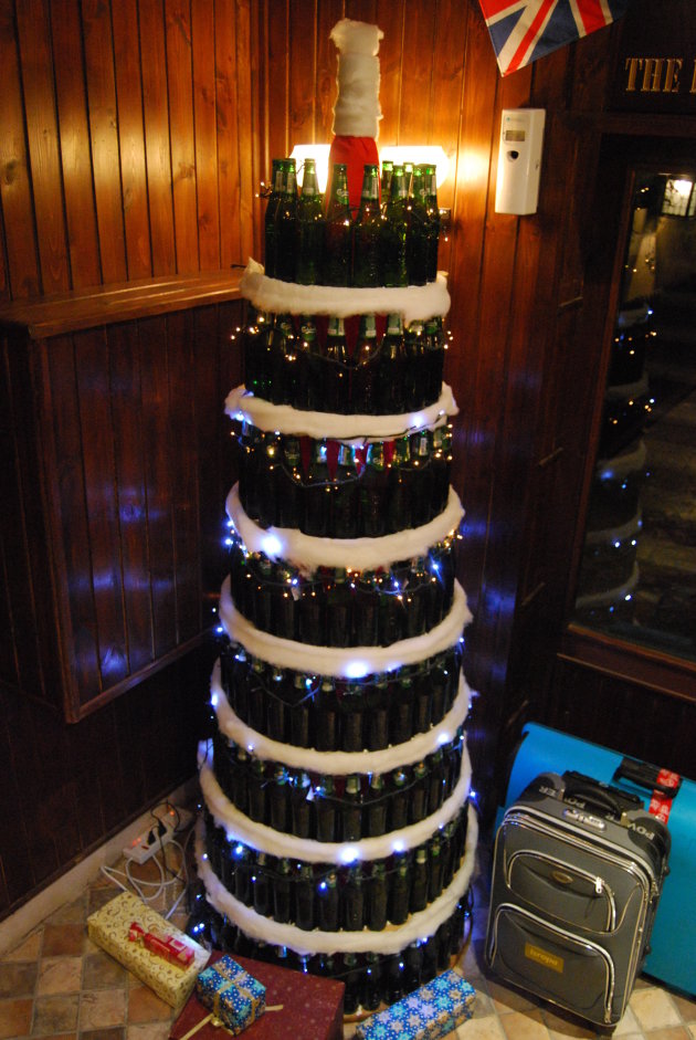 Kerstboom van bierflesjes