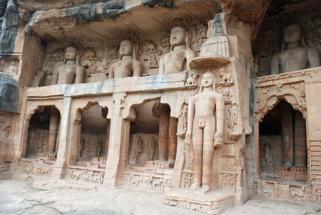 Unieke oude beelden van Jain tirthankara