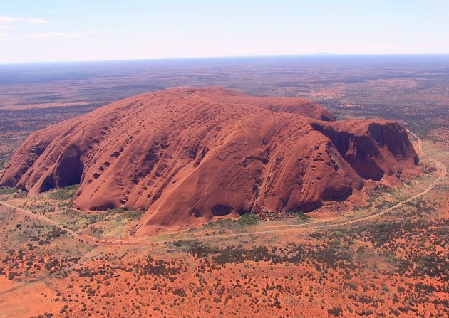 Met de heli boven Uluru