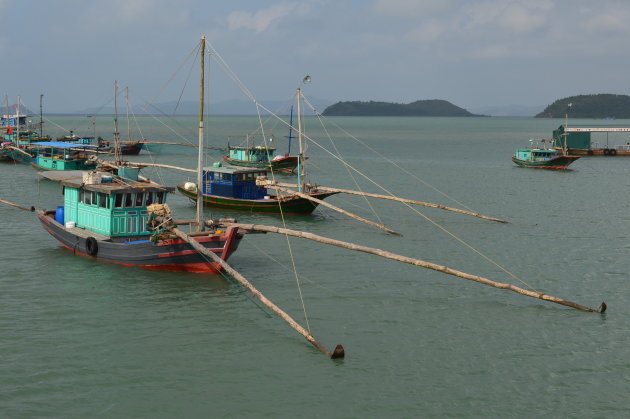 Vissersboten in  Bai Tu Long Bay