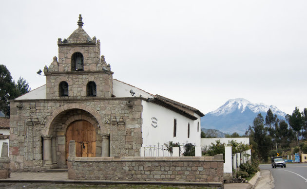The church of La Balbanera and the Chimborazo Vulkaan